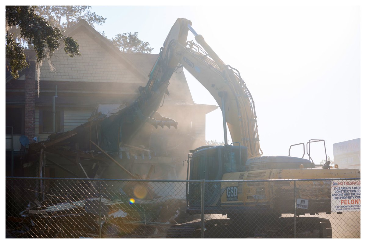 The Gladstone mansion disappearing into the history books this morning. Tallahassee , FL.