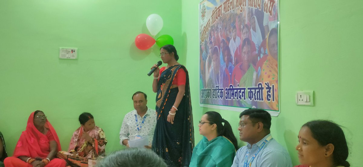 brlps_jamui's tweet photo. आज दिनांक 14/10/24 को जीविका की ACEO श्रीमती अभिलाषा कुमारी शर्मा जमुई पहुँची एवं स्वाभिमान CLF में दीदियों से संवाद के बाद सदर अस्पताल में दीदी की रसोई, जीविका स्वास्थ्य सहायता केंद्र एवं जैविक पोषण वाटिका सह एनपीएम शॉप का भी निरीक्षण किया। 
@brlps_jeevika https://t.co/DdmBl8Mugf