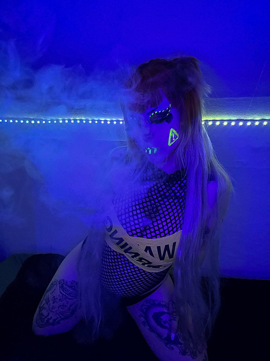 bbyygutz's tweet photo. ⚠️ 𝕻𝖔𝖎𝖘𝖔𝖓 ⚠️

#poison #hazard #shein #sfxmakeup #neonmakeup #gasmask #gothic https://t.co/tQQA02I5W3