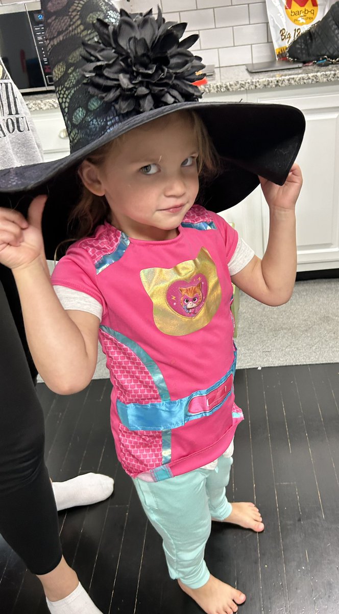 pamelaloving's tweet image. Happiness comes in small packages. My nieces are full of joy and sassy AF. We have a long standing tradition of photos with tongues out thanks to silly uncle @JamesLoving! #AuntLife