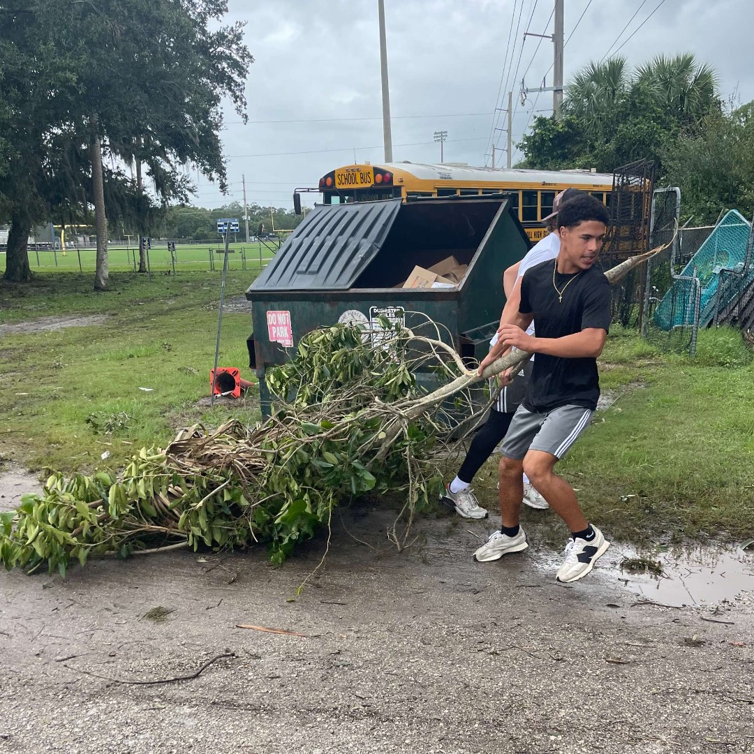 JohnCarrollHS's tweet photo. 💪🏼🗣️🚶🏽‍♂️Our students not only talk the talk, but they walk the walk.  With ❤️'s full of compassion and minds focused on making a difference, they show us all what it means to put faith into action. 🙏✨ #JCNation #JCHSRamFam #FaithInAction #DoPBSchools #Grateful https://t.co/ALibhvyIzC