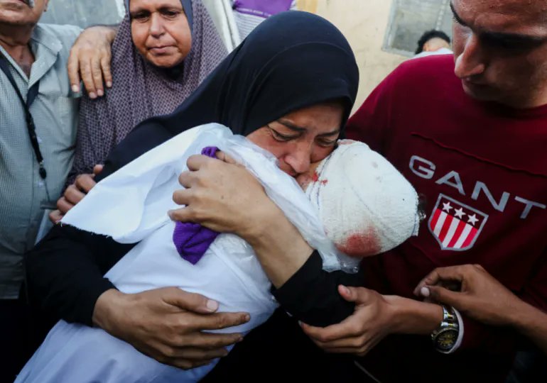AJEnglish's tweet photo. ‘What military goals could justify such mass-scale slaughter of civilians?’

Save the Children says there are no safe places across Gaza as continuous Israeli attacks put the lives of Palestinian children and families at risk.

🔴 LIVE updates: https://t.co/pGSI1mJ1jB https://t.co/ZiWWxvLSfu