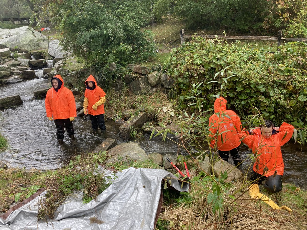 AmeriCorpsCC's tweet image. Last week, members served on 5 consecutive all-corps projects! These projects create the greatest opportunities for teambuilding and change at a service site. Thanks to our partners for hosting, educating, and mentoring our members! 🚀💪 #AmeriCorpsCapeCod #GettingThingsDone