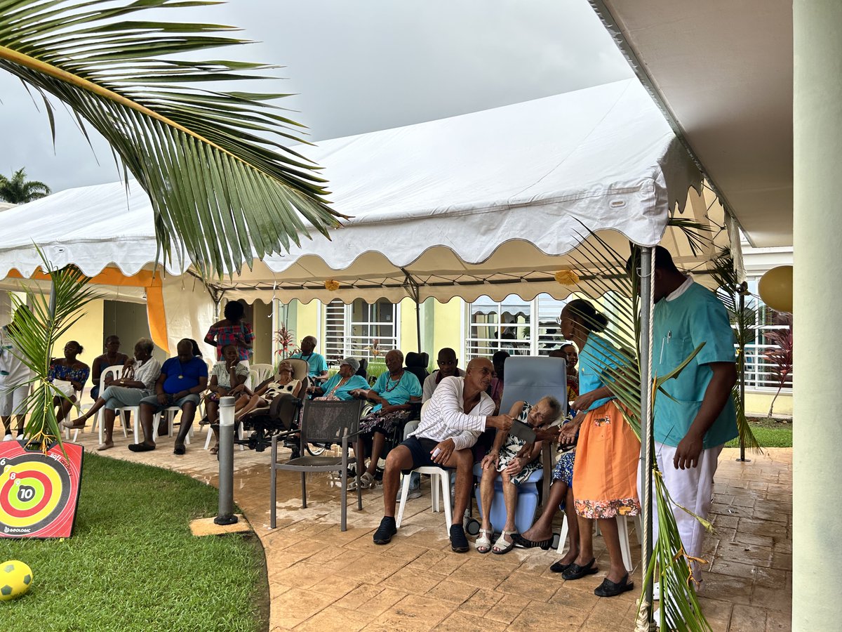 Retour en image sur l'évènement organisé autour du Ka avec  l'Épad A Ka Manman. Ce fut un moment d'activités sportives fort, chaleureux et convivial, avec la remise de médailles aux residents de la structure.