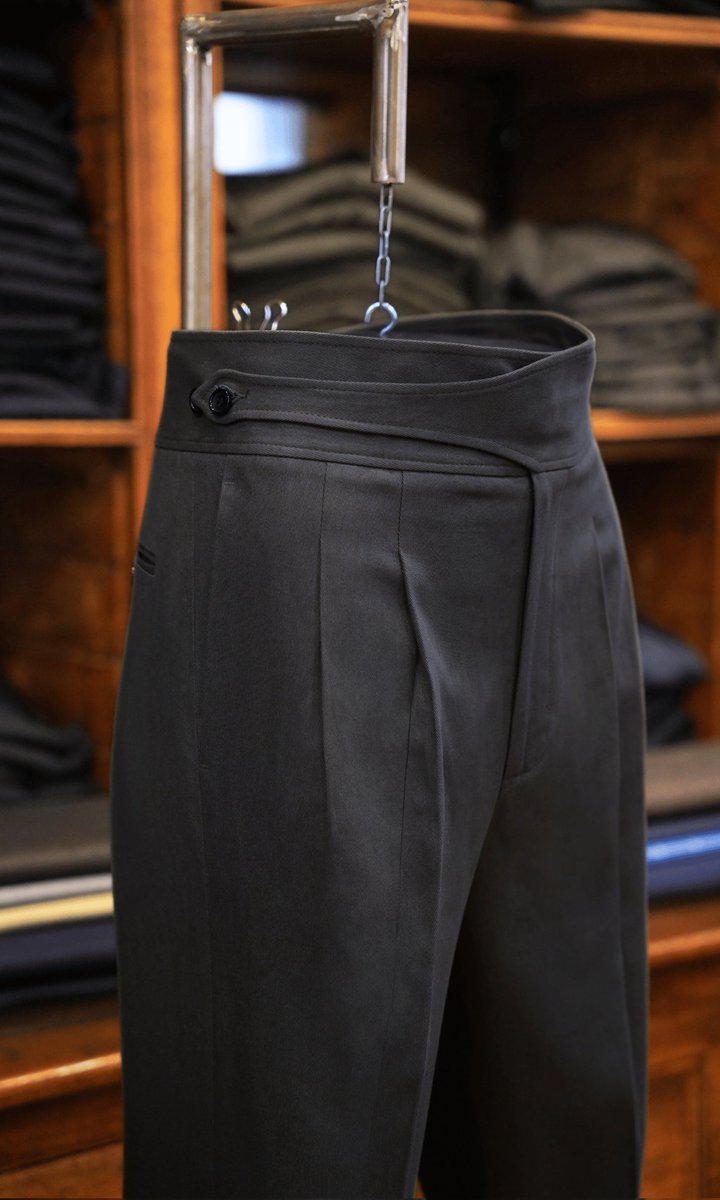 Aspen75008's tweet photo. VENTE FLASH PANTALONS BLEUS 

Profitez de 25% de réduction sur tous nos pantalons en laine bleue avec ceinture à ajusteurs ou Gurkha.

Rendez-vous directement sur notre site ou en boutique, au 5 rue Pasquier, à Paris. 
https://t.co/9rKYPTWrIj https://t.co/Cc8ith8CAc