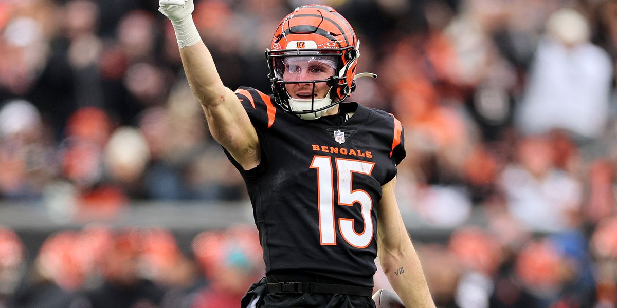 benga1scentre's tweet photo. Charlie Jones as a punt returner 2024:

10 punt returns
60 yards (8th worse)
6 yards per return (T-3rd worst)
Long of 14 yards
1 fumble

Jermaine Burton returned 2 kickoff for 29 yards each in the preseason

Why is Charlie Jones active but Jermaine Burton isn't? https://t.co/v0yab8SBGR