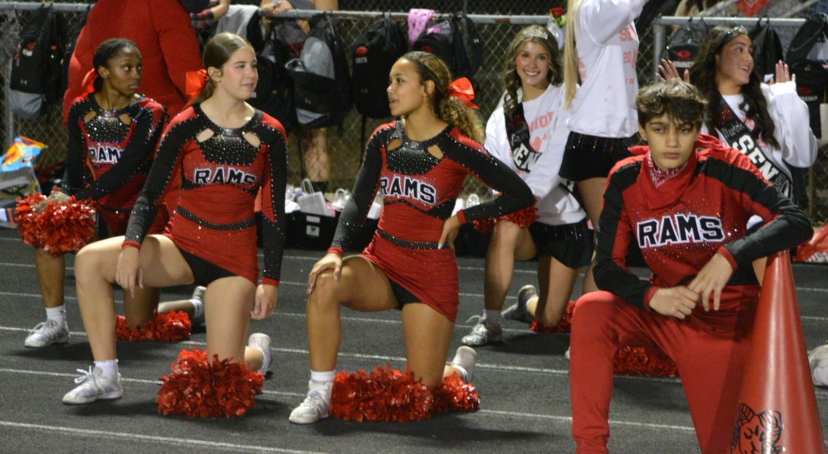 MichaelStranski's tweet photo. Glenbard East Boys Varsity Fooyball vs West Chicago and Band Cheer and Dance Color Guard 10-11-2024
@GEHS_Athletics
@GE_Rams
@gehs_cheer
@gehsdance
@RamFBHC https://t.co/Plu4Qfw4uw