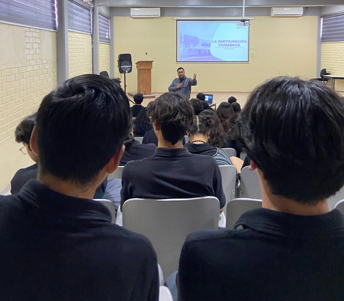 IEESonora's tweet photo. Conscientes de la importancia de fomentar la #ParticipaciónCiudadana en la juventud, personal del #IEESonora concluyó con las capacitaciones a más de 450 estudiantes de ambos turnos del Centro de Bachillerato Tecnológico Industrial y de Servicios CBTIS No. 11 https://t.co/pcV7u6gMH1