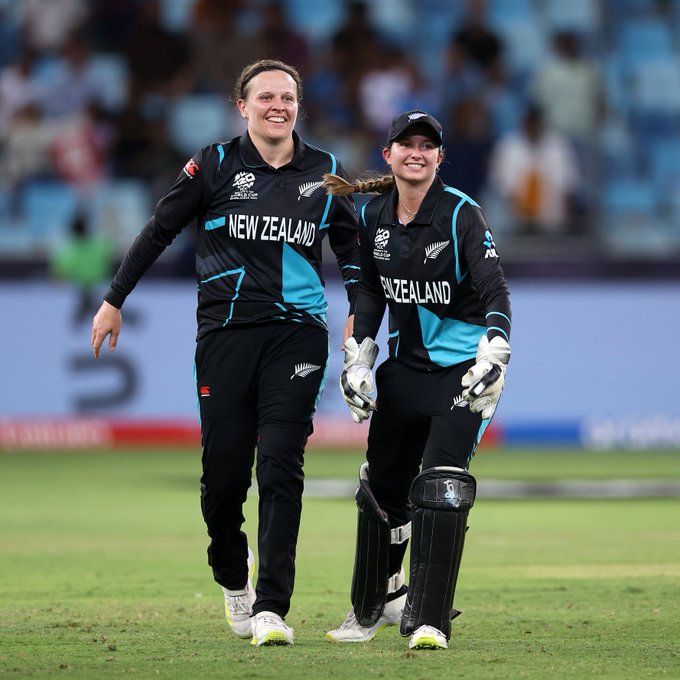 NZ win by 54 Runs & they qualify for Semi's 👌