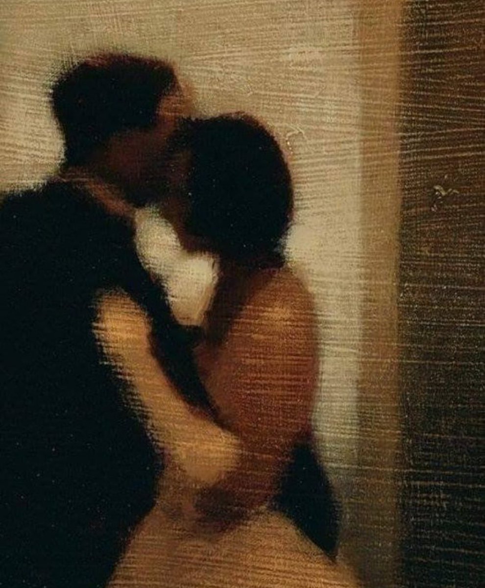 Keşke sana anlatabilseydim,
sustuğum sızı çok derin. 
Yerimden razı değilim,
Yanını özlüyorum.
Bilsen;
sana sarılmaktan başka olanağım kalmamış.
Keşke bu sevdadan payıma 
seni özlemek yerine
sana sarılmak düşseydi.

Aykut Özcan