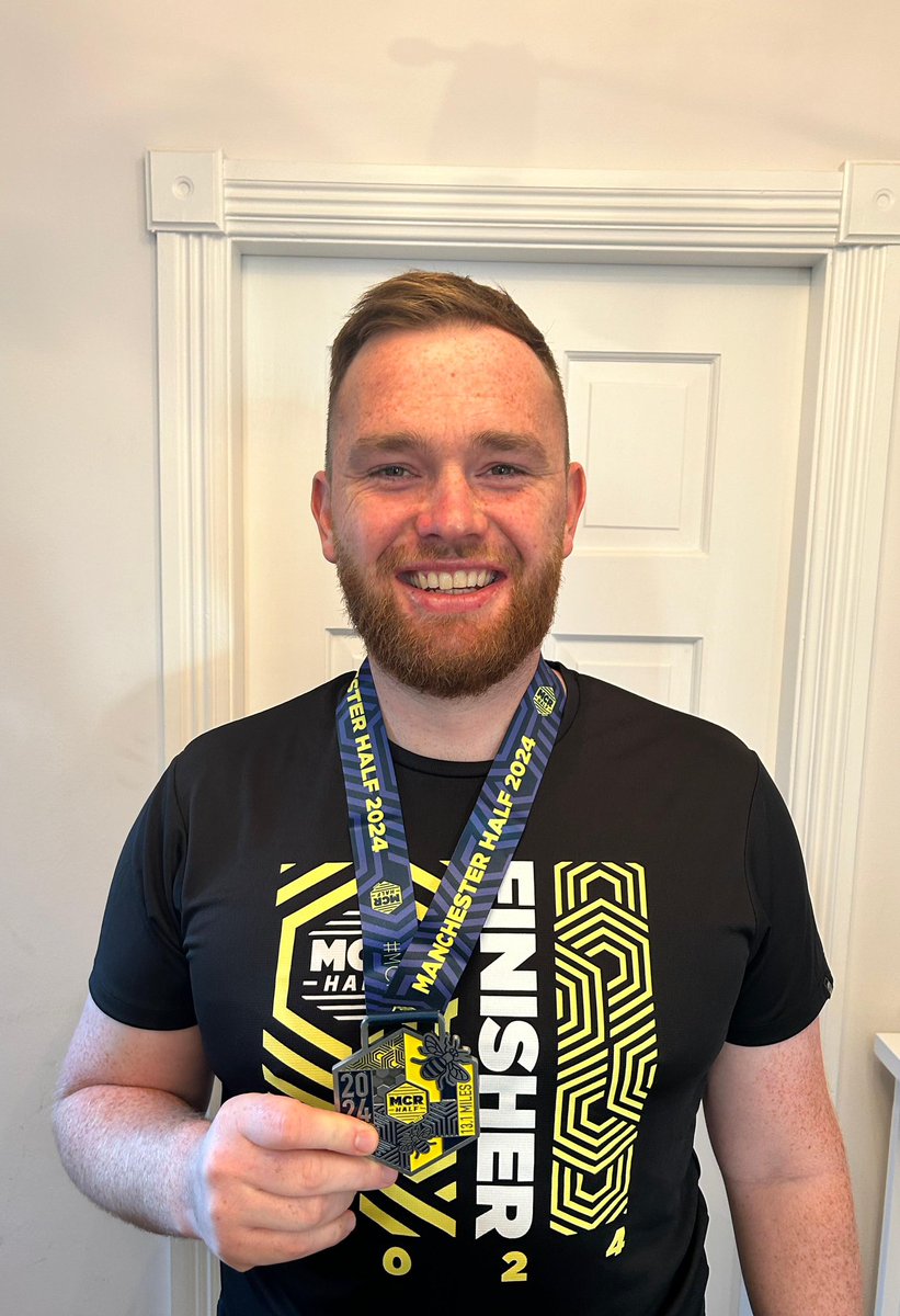 ᴄᴏɴɢʀᴀᴛᴜʟᴀᴛɪᴏɴꜱ ᴀɴᴅ ᴛʜᴀɴᴋꜱ!

A huge congratulations to David, Alex and Chloe who all completed the Manchester half marathon yesterday 🏃🏃‍♀️

So far they’ve raised an incredible £1100 for <a href="/A_TeamMossley/">A Team Mossley</a>!

A brilliant effort for the community 👏👏👏

Thank you!

⚪️⚫️