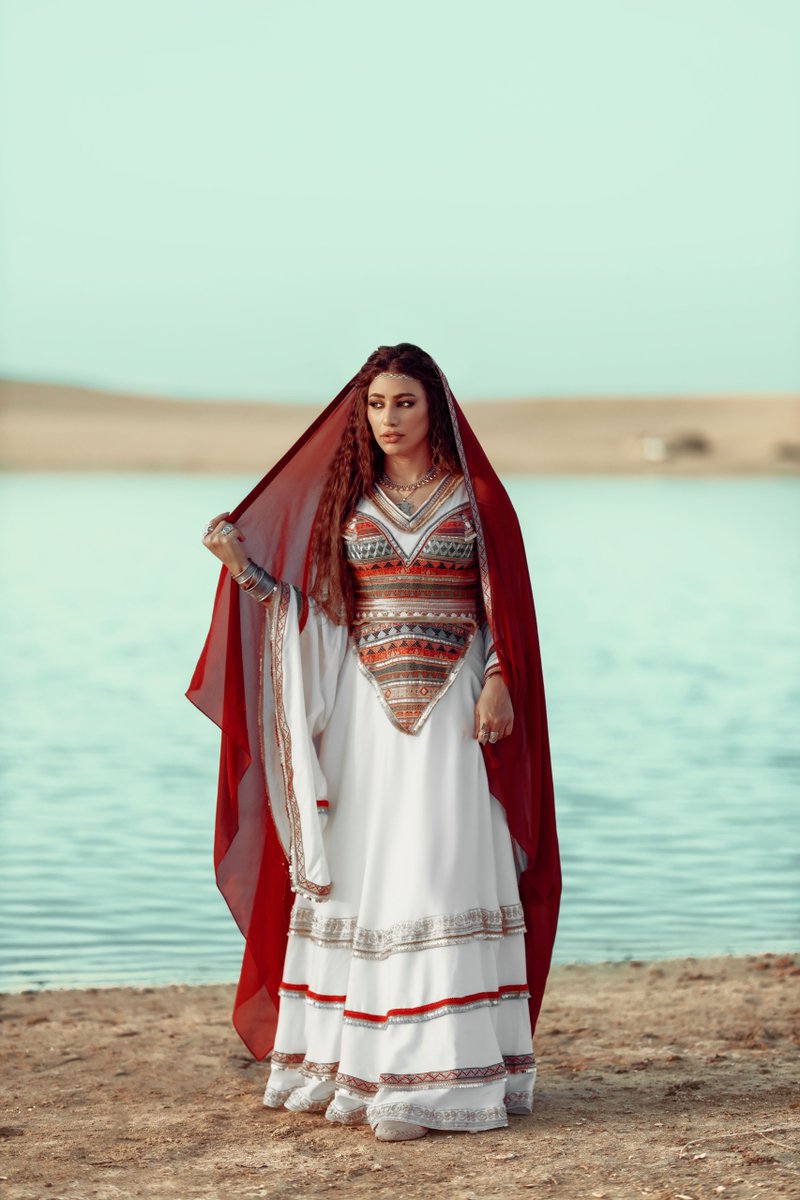 FilFan's tweet photo. 📸لقطات من كواليس تصوير أغنية #هايدي_موسى الجديدة "لسه صبية" باللهجة البدوية السيناوية، من إخراج #بتول_عرفة 🎵 شوفوا الكليب وقولوا لنا رأيكم في الأغنية👇👇
https://t.co/jhDzKHXrbs https://t.co/AR65BsZT3P