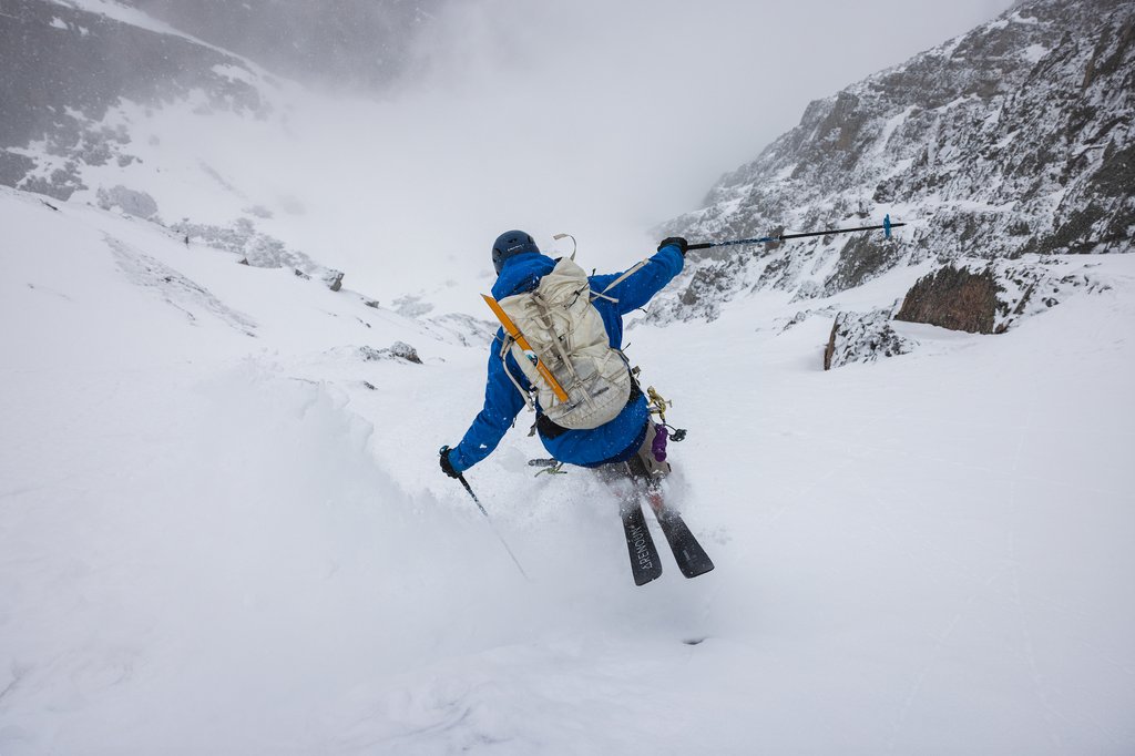 A couple of laps of a good powder field never hurt. 
•
•

#skiing #skis #ski #powder #adventure #soaring #powday