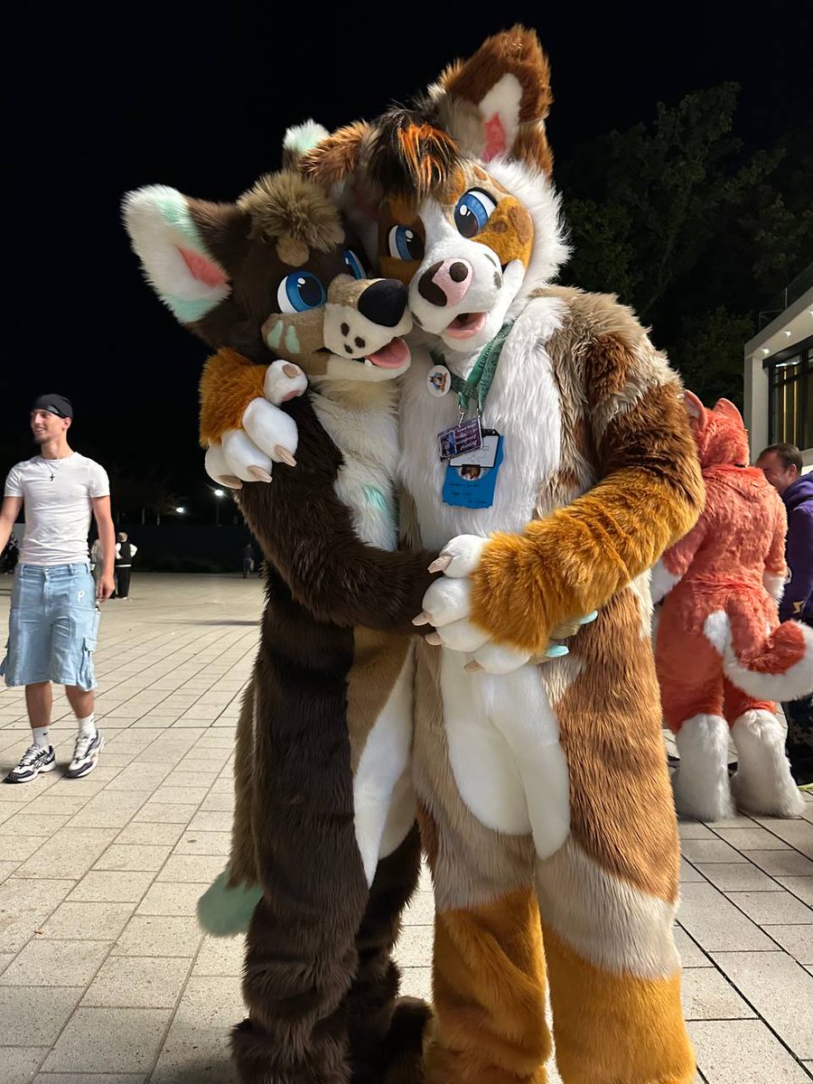 Me and my wolfie <a href="/VarroWolf/">Varro</a> got a spot on #NFC in February! Who are we gonna see there?! 🥰

📸 <a href="/VutieDeer/">Vutie</a>