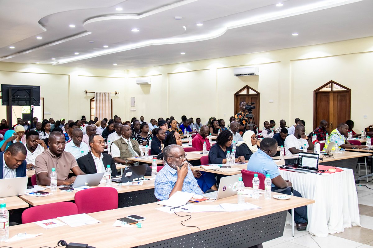Imali (@ngusale) on Twitter photo ⚡Kilifi is buzzing with #DRR 🗣️discussions! Today the house was packed to the brim for the 10th Symposium with <a href="/UNFPAKen/">UNFPA Kenya</a>, <a href="/PanelUnfpa/">UNFPA Youth Advisory Panel</a> 🇰🇪 youth ambassadors. Their views did not sugarcoat the facts, it's time to invest in a resilient future #EducationForResilience #YouthPower ⚡Kilifi is buzzing with #DRR 🗣️discussions! Today the house was packed to the brim for the 10th Symposium with <a href="/UNFPAKen/">UNFPA Kenya</a>, <a href="/PanelUnfpa/">UNFPA Youth Advisory Panel</a> 🇰🇪 youth ambassadors. Their views did not sugarcoat the facts, it's time to invest in a resilient future #EducationForResilience #YouthPower