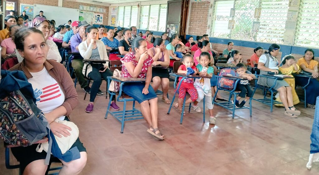 MinedSjrc's tweet photo. 🇳🇮Inicio de Matrícula Escolar 2025✍️

👨‍👩‍👦‍👦Comunidad Educativa de San Juan de Río Coco, da apertura al inicio de la Matrícula Escolar para el año lectivo 2025. ☝️🥳
#MatrículaEscolar2025 https://t.co/gkzH8PmHVW