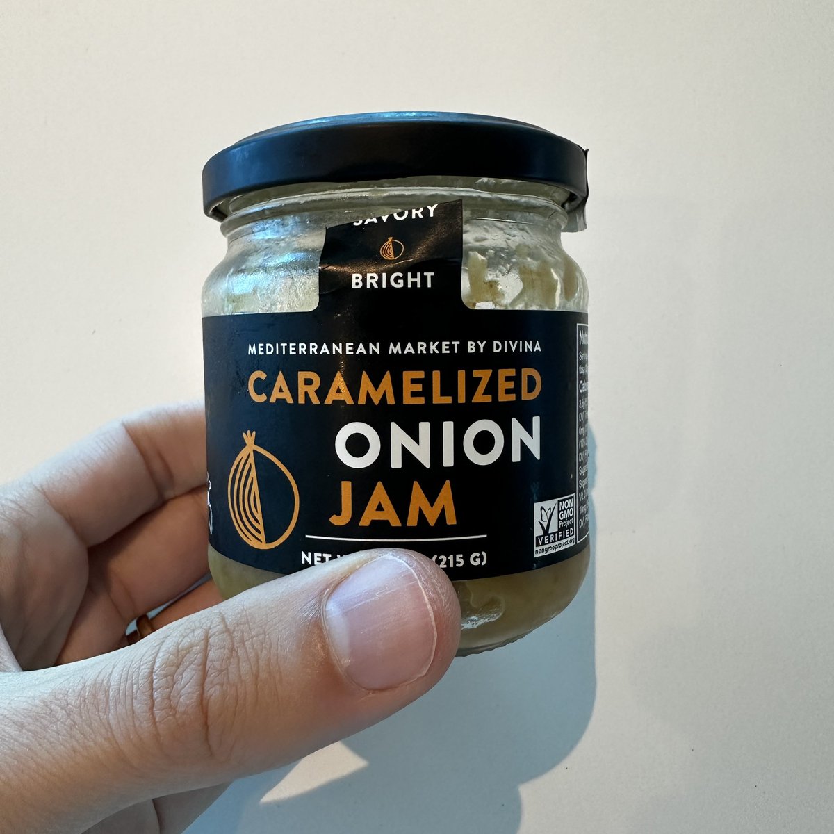 Love caramelized onions, but not the prep work it requires 😅 Started cheating with this jam. It’s sweeter, but still works. Some grilled white peaches just because!