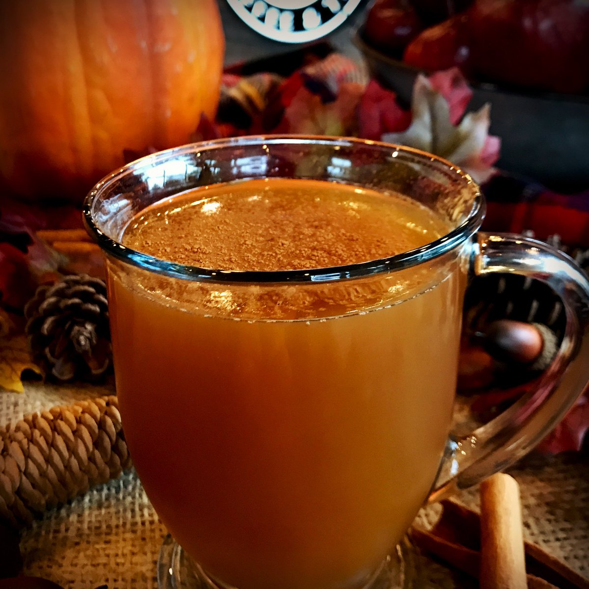 🍎 Vermont —&gt; Tennessee/Kentucky 🧡 Our Spiced Apple Cider is giving authentic Autumn vibes. 🍁☺️👍

⏰📍: Locales/hours at link in bio.
#ImDrinkingLasaters #Cider
#AppleCider #Spices #Fall
#Autumn #Vermont #Season
#SupportSmallBusiness #TN #KY