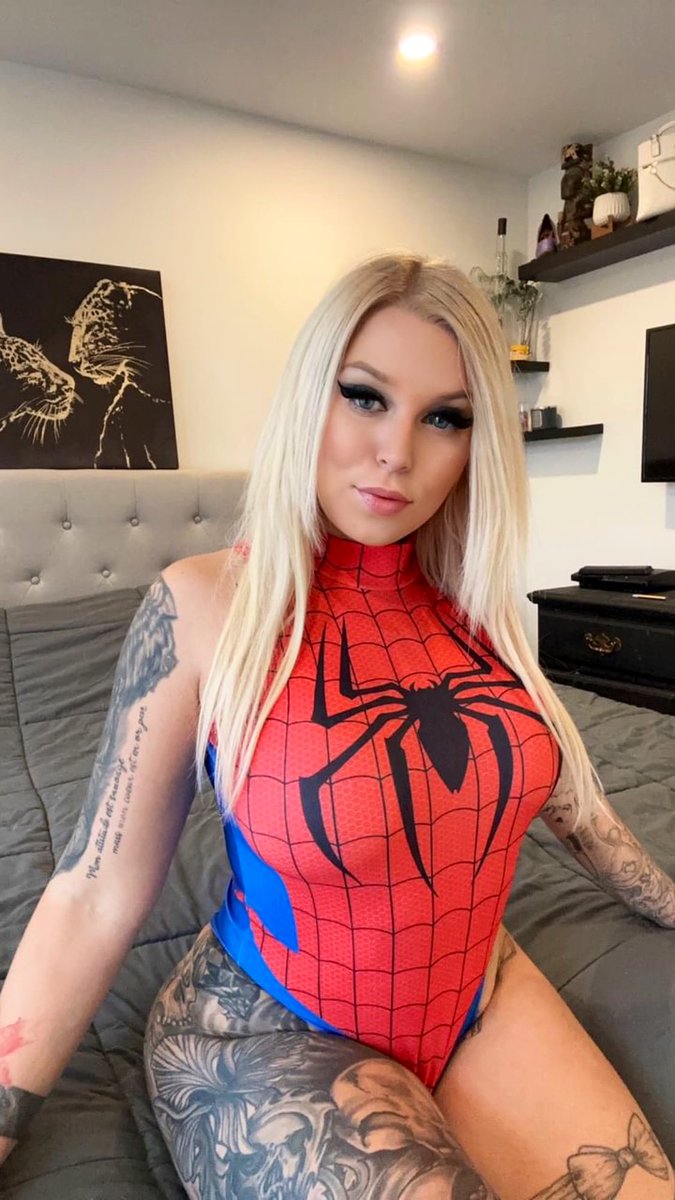 CarooKarma's tweet photo. I feel horny today 😩 come to my OF to play with me papi 💦😍 https://t.co/X8WI39iZ3N