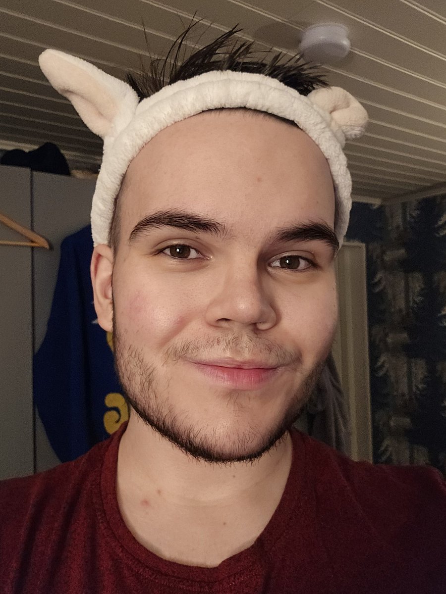 Xio345's tweet photo. 3-week beard sprouting up! https://t.co/fjYiil8rly