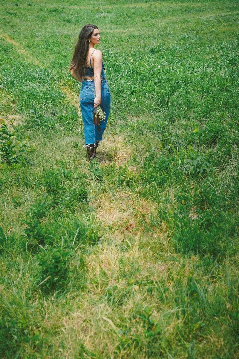 hannahgreyellis's tweet photo. A dreamy day for a photoshoot ✨ https://t.co/GIoxVF34P2