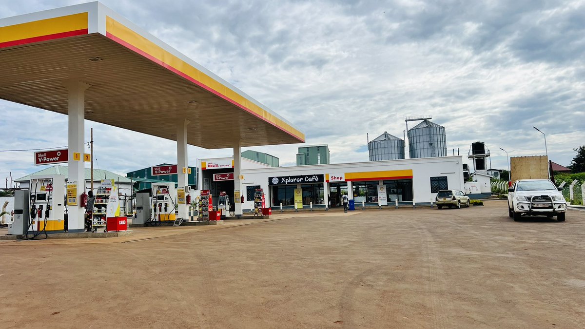 snacknationug's tweet photo. Traveling to the North? Stop by Shell Kigumba for a convenient break! Refuel, recharge, and enjoy your favorite snacks!

#SnackBreak #RoadTripEssentials #ShellKigumba #TravelUgandaNorth https://t.co/WROz9RP4NL