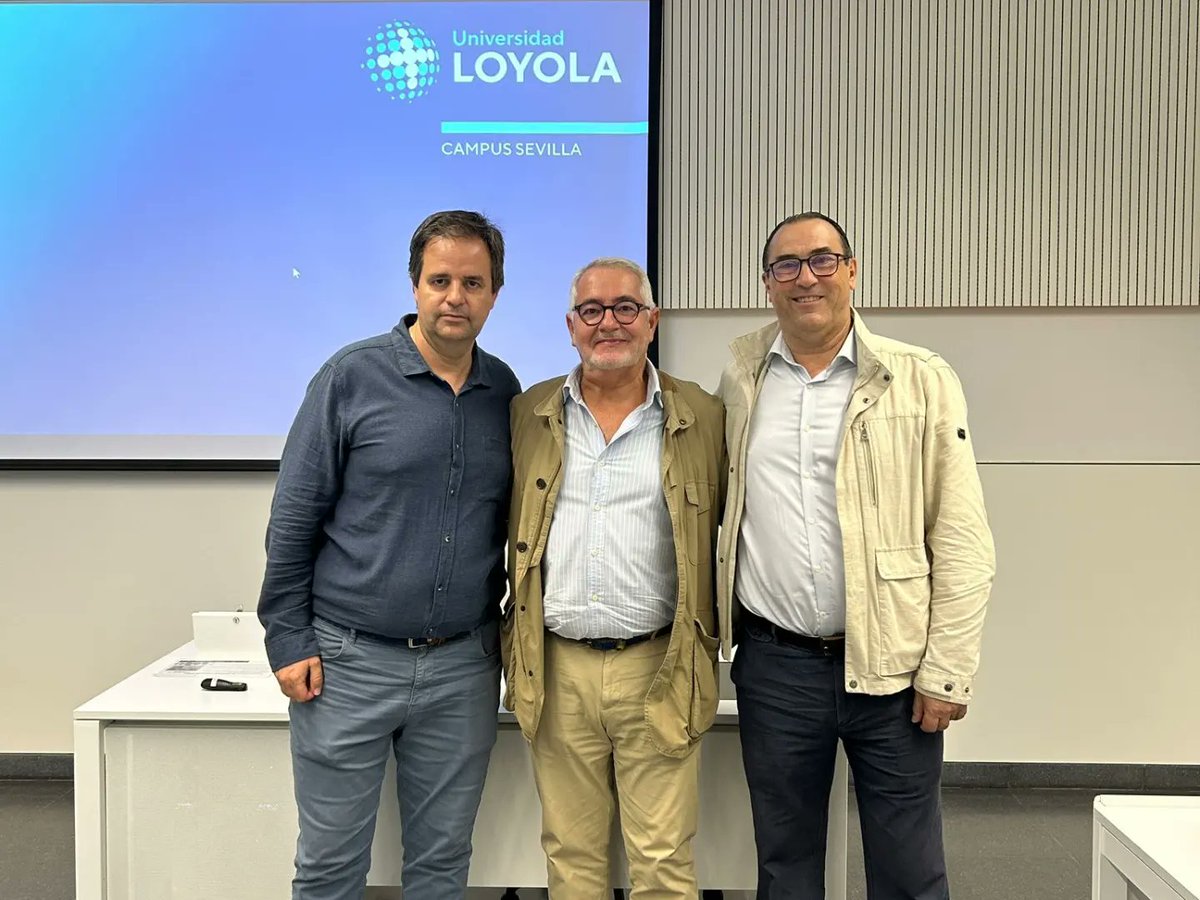 angelhuelamo's tweet photo. Jornada sobre #FarmacéuticoSocial en @loyolaand compartiendo espacio con dos referentes en este ámbito @xuchuzo y Manoll Machuca.

En marcha una nueva forma de entender #LoSocial y #LaSalud. 

@masquefarmaciaorg #Formación #SaludPública #SaludComunitaria https://t.co/IzG1xEDiJr