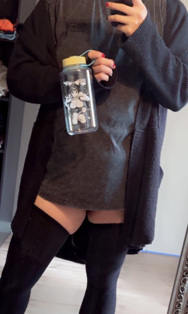 Velkyen's tweet image. As promised, here is the squish version 😭