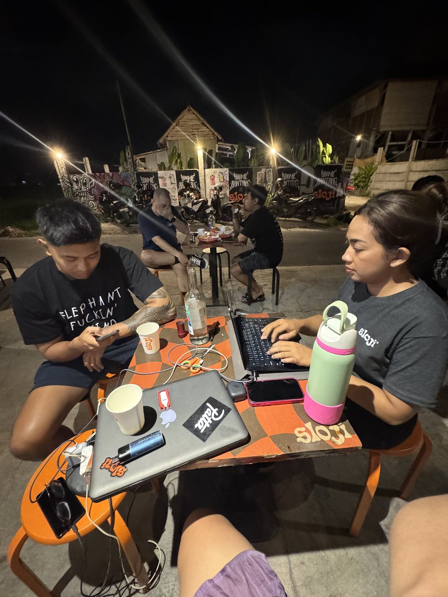 orang orang prepare tidur ini baru start the day, kereeennnn