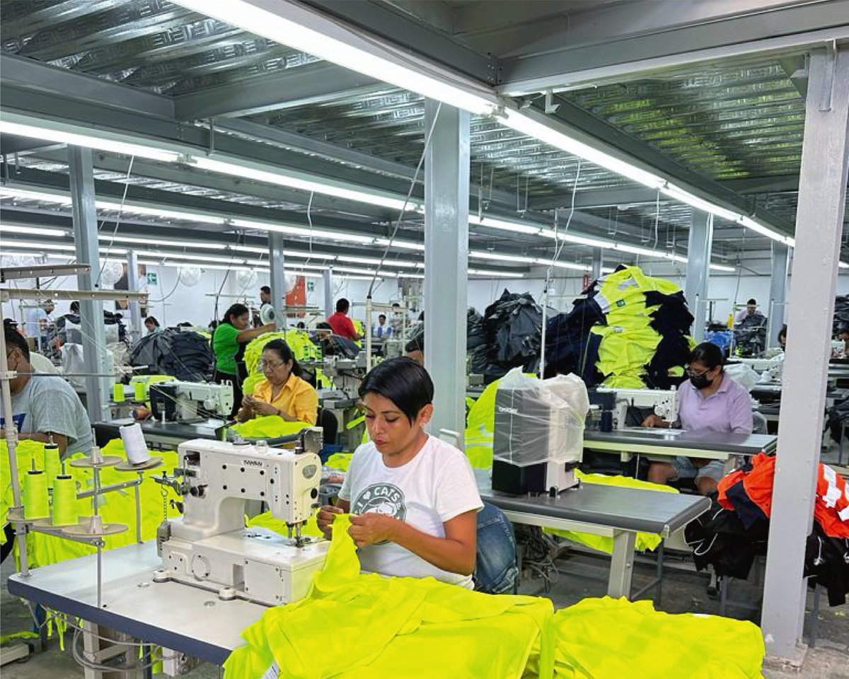 🥳Hoy festejamos a todas las costureras que contribuyen a vestir a miles de empresas en México, Estados Unidos y Latinoamérica🧵🧵
#Uniformes #BIGBANGUniforms