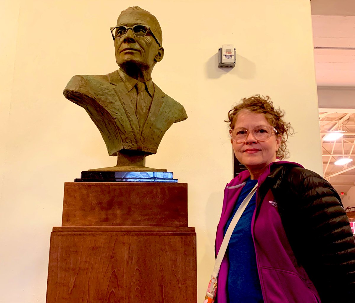 Thank you to Jane Frees-Kluth, the artist who created the bust of Hamline’s Joe Hutton Sr. 
Jane was back in Hutton Arena today for maintence on her sculpture!
🔗 frees-kluth.com