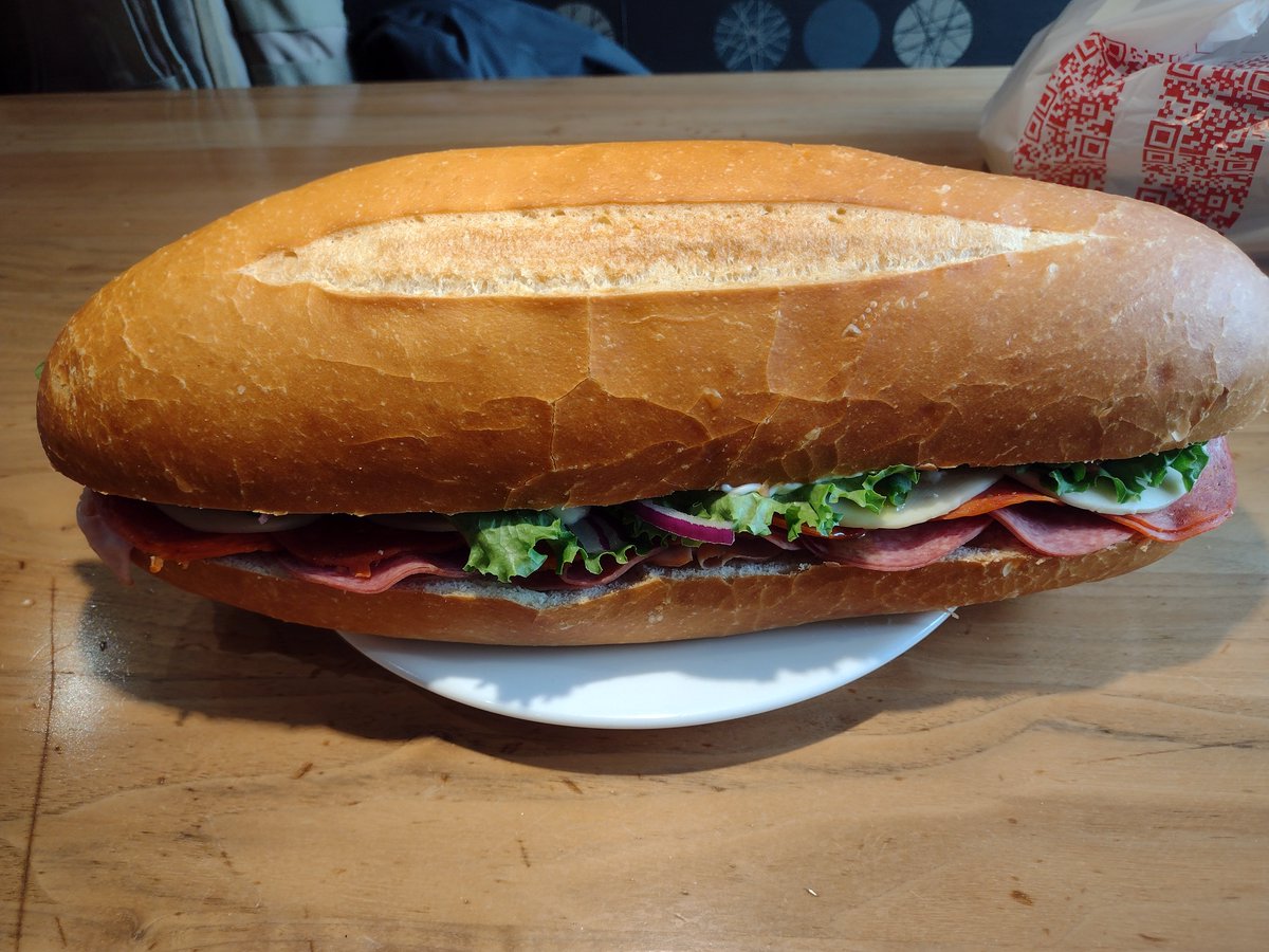 Czero2011's tweet photo. Ever have one of those days you just really need a sandwich? #Hy-Vee #food https://t.co/enNj1c67Te