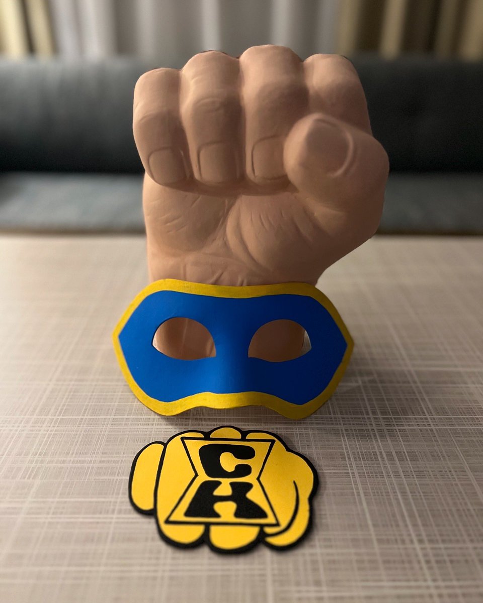 alittlestryker's tweet photo. I had an absolute blast at the #ChronicCon this past weekend. Met some amazing folks. Got to see some cool cosplay. Can’t wait for the next one. #jayandsilentbob #jayandsilentbobstrikeback #cockknocker @JayMewes @ThatKevinSmith @MarkHamill @ChronicCon4real https://t.co/B7nZMkbYPh