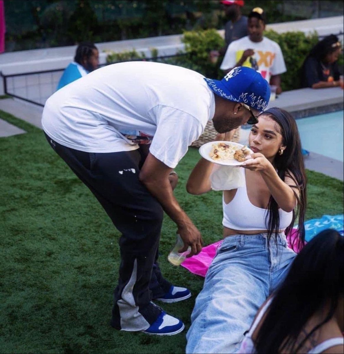 The women that dog men on the internet be at home like this