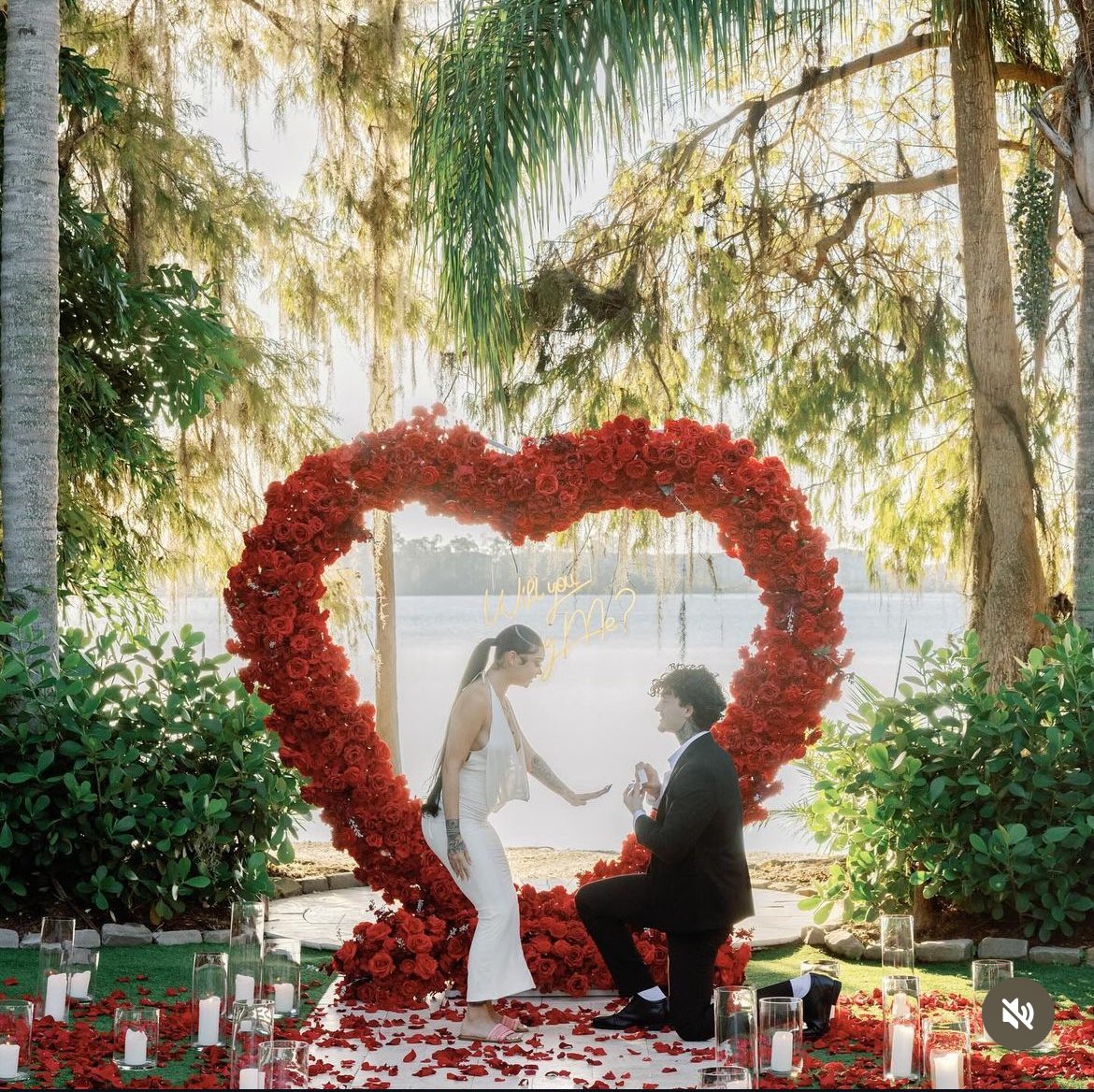 moonfaiire's tweet image. What yall think about this?? 👀👀