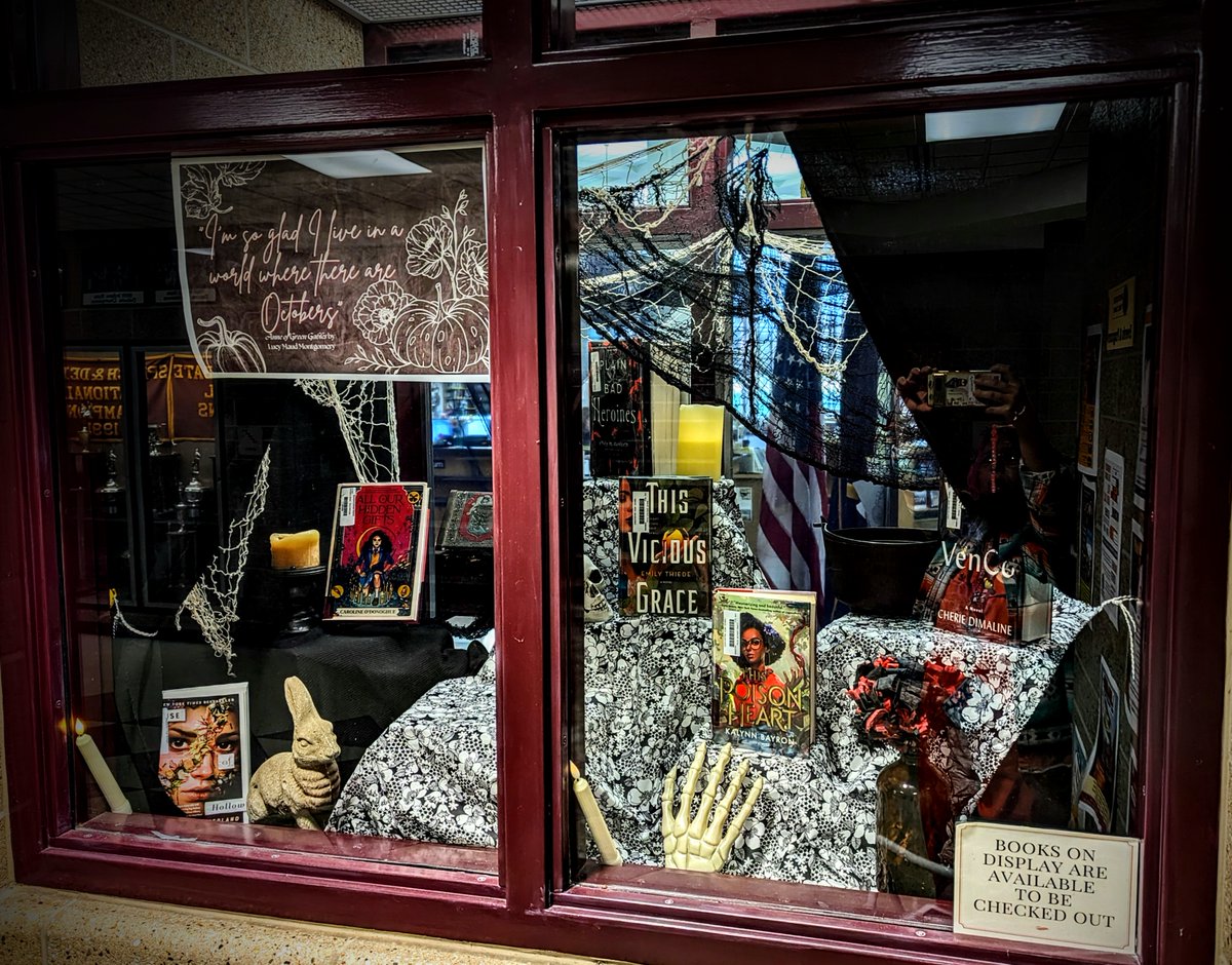 chsbookmasters's tweet image. &quot;I&apos;m so glad I live in a world where there are Octobers.&quot; 
-LM Montgomery
Tis the spooky season! All books in the display are available for check out! 🕷️🕸️🎃
#OctoberLibrary  #SpookyBooks #ReadMoreHorror