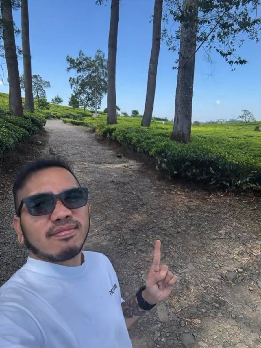 user iphone 15 pro ke bawah harus punya Adobe Lightroom dulu mas 😂