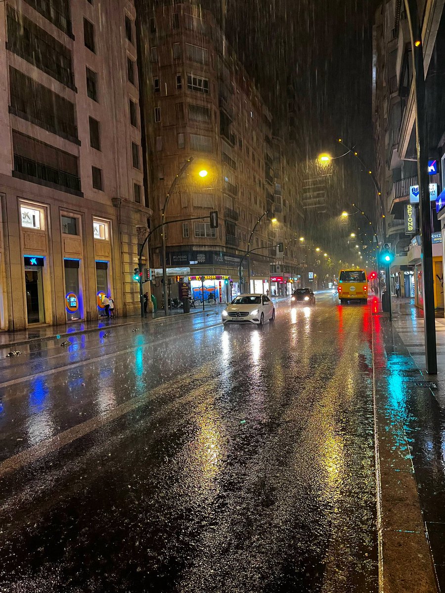 PablodeGuzman's tweet photo. Bajo la lluvia ☔️ 😊 https://t.co/BlHecF3wfU
