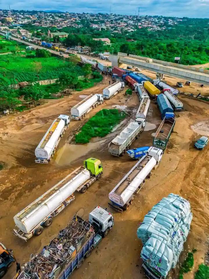 adeleketweets's tweet photo. The time to act is NOW! Ogbomoso Road is claiming lives, hurting businesses, and delaying progress. Enough is enough.

We demand immediate action from the federal government to repair this dangerous road and save our people!

#FixOgbomosoRoadNow #ActNow #SaveOgbomosoLives https://t.co/UsK9241qWM