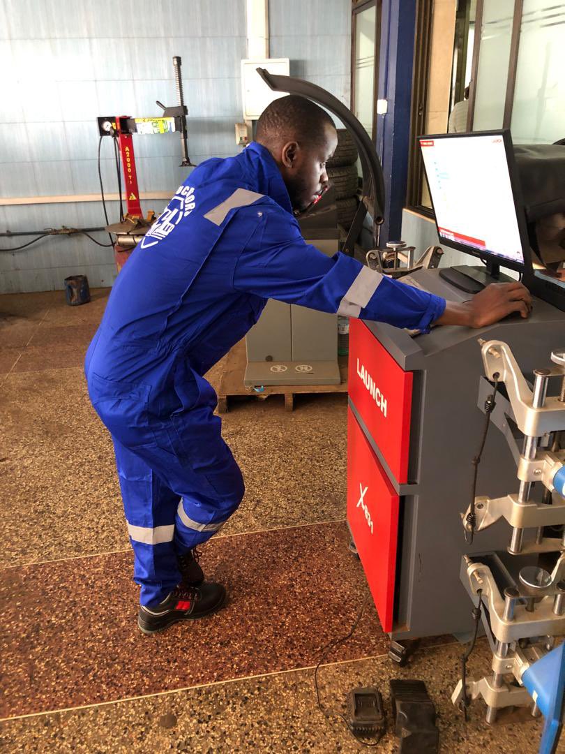 256Alexon's tweet photo. @Kabugo_ Motor vehicle technician . Specialized in wheel Alignment, Wheel Balancing, and Tyres services with a ten years of experience in the field. 0752146915 https://t.co/AkMOu1yCU4