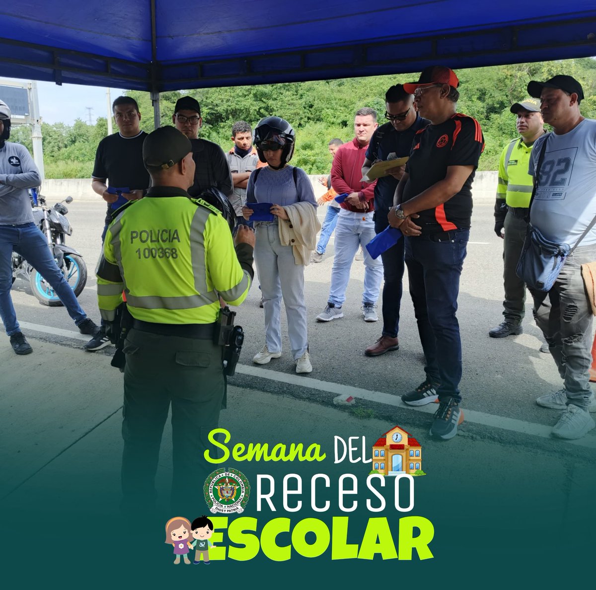 PoliciAtlantico's tweet photo. A esta hora, uniformados de @TransitoPolicia se encuentran en la vía #LaProsperidad, acompañando a los cientos de vehículos 🚗🚍 que se movilizan por este importante corredor vial del departamento, entregando a los actores viales recomendaciones para evitar la accidentalidad. https://t.co/TOSXzo3yvW