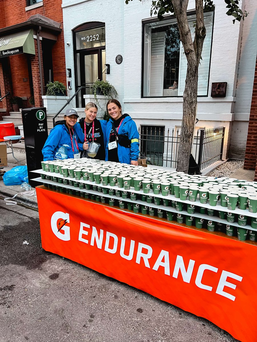 We spent a beautiful Sunday volunteering at the Chicago Marathon🏃‍♀️☀️

Congrats to our fellow Blue Demons who ran on achieving this amazing accomplishment!

#BlueGrit🔵😈