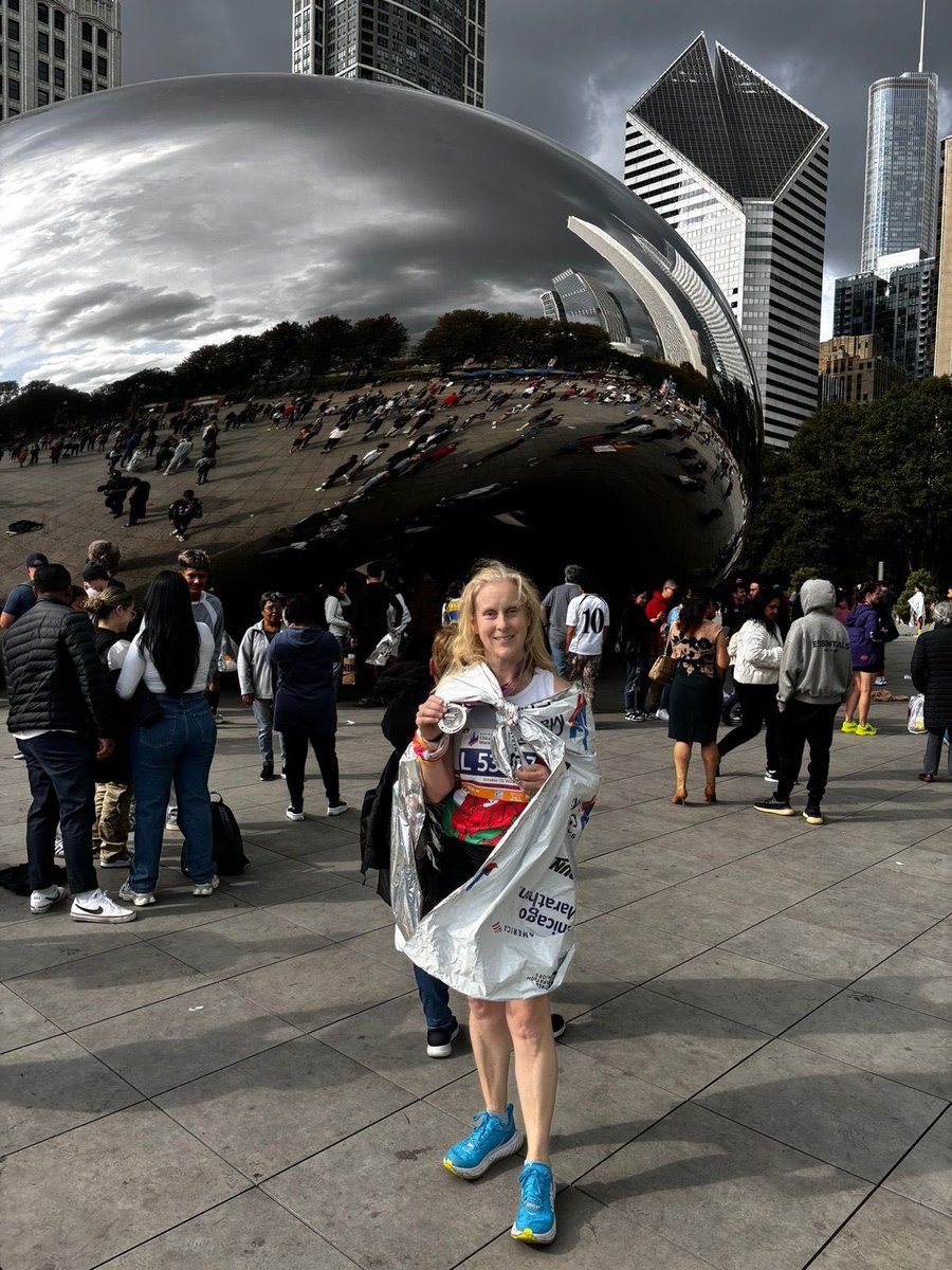 Huge well done to Eleri, on completing the <a href="/chicagomarathon/">chicagomarathon</a> in 4 hours and 51 minutes - just brilliant! 

Eleri has also raised over £3000 for our <a href="/theBreastCentre/">Breast Centre Appeal</a> so thank you to everyone that has supported Eleri to support us ❤️❤️

<a href="/CV_UHB/">Cardiff and Vale University Health Board</a>  <a href="/Health_Charity/">Cardiff & Vale Health Charity</a> <a href="/TownSq_Support/">TownSq Support</a>