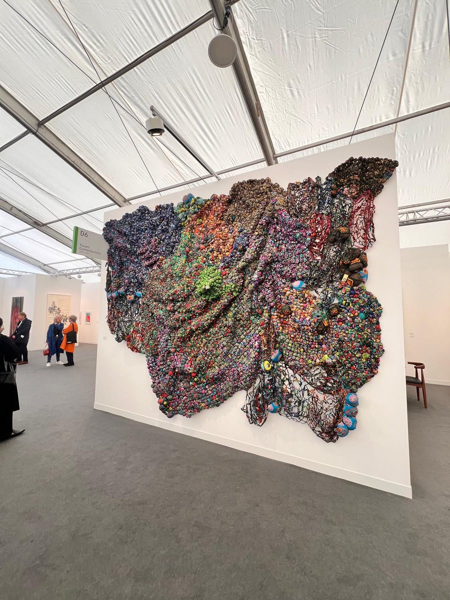 Frieze London 2024 did not fail to impress, with a dynamic new layout that made this year’s fair truly stand out. Our advisory team has rounded up their top picks. 

Read the article here: shorturl.at/11CLx 

#friezelondon #artfair #contemporaryart #artadvisory #toppicks