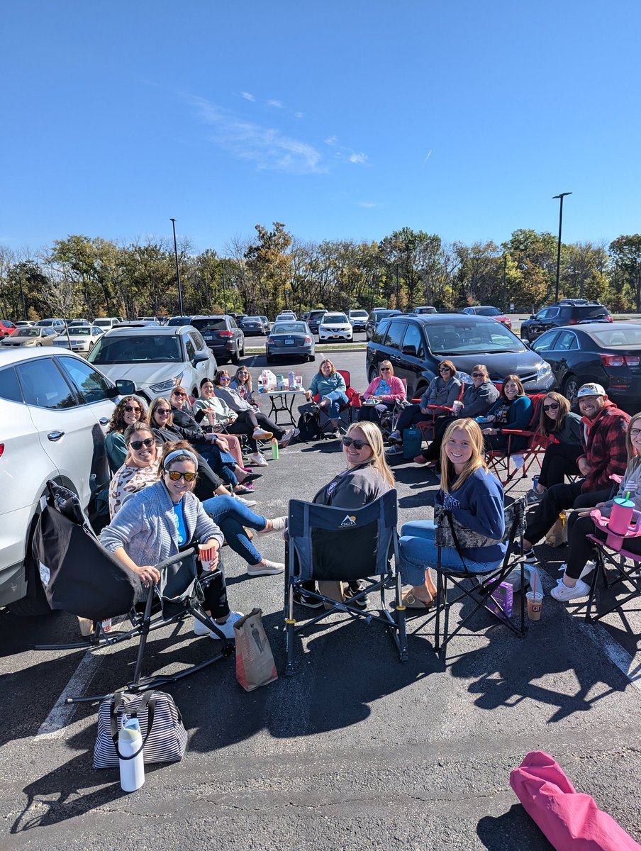 mrscooper_2's tweet photo. @McAuliffe512 enjoying a parking lot, professional day, lunch tailgate at South. What a beautiful day to spend some time together! 🌞 @theSMSD @BrittanyGonser https://t.co/2bwNgi3G07