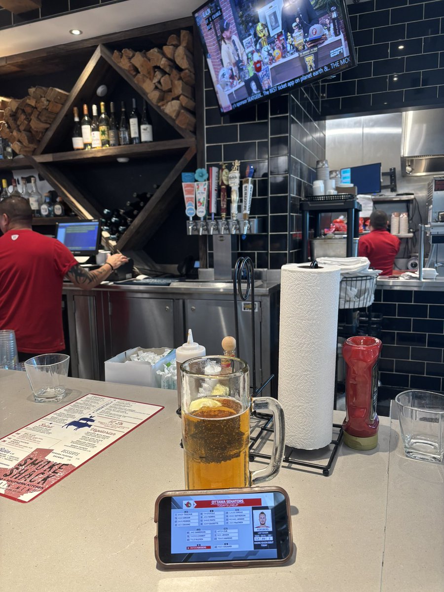 chiphenny's tweet image. Charles is a liar. There are beautiful women in San Antonio and midday puck on!! #thankyoucolumbus #twophones #chip #juniorlay