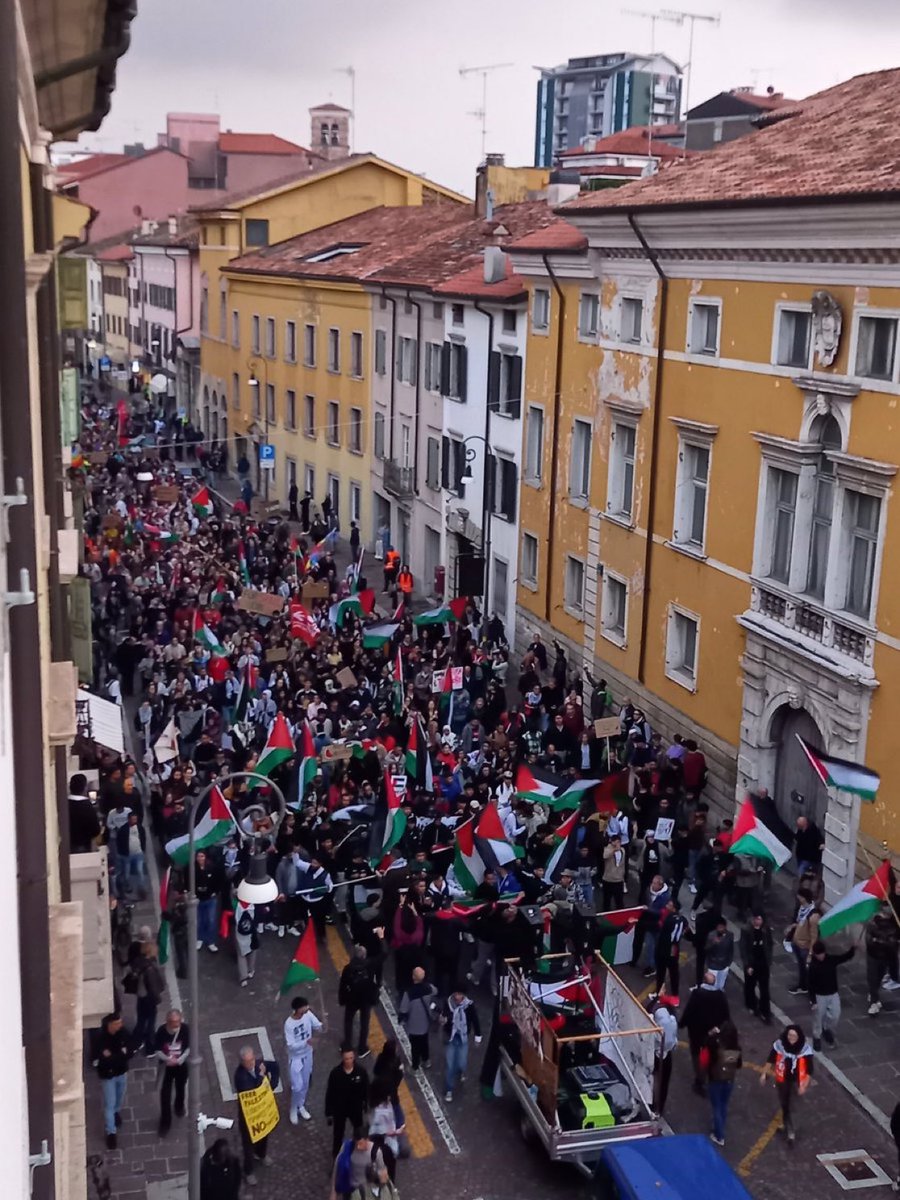 JoueursItalia's tweet image. 📍Udine, 2h avant le coup d’envoi du match contre Israël ! 👏🏻🇵🇸 

@El_Turpe 📸