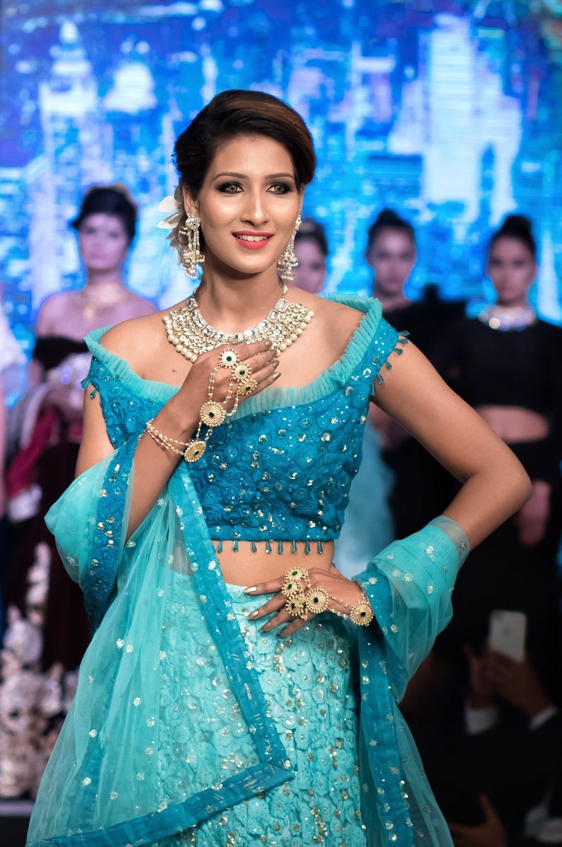 Vivek__Arya's tweet image. #JhumkaTwitter