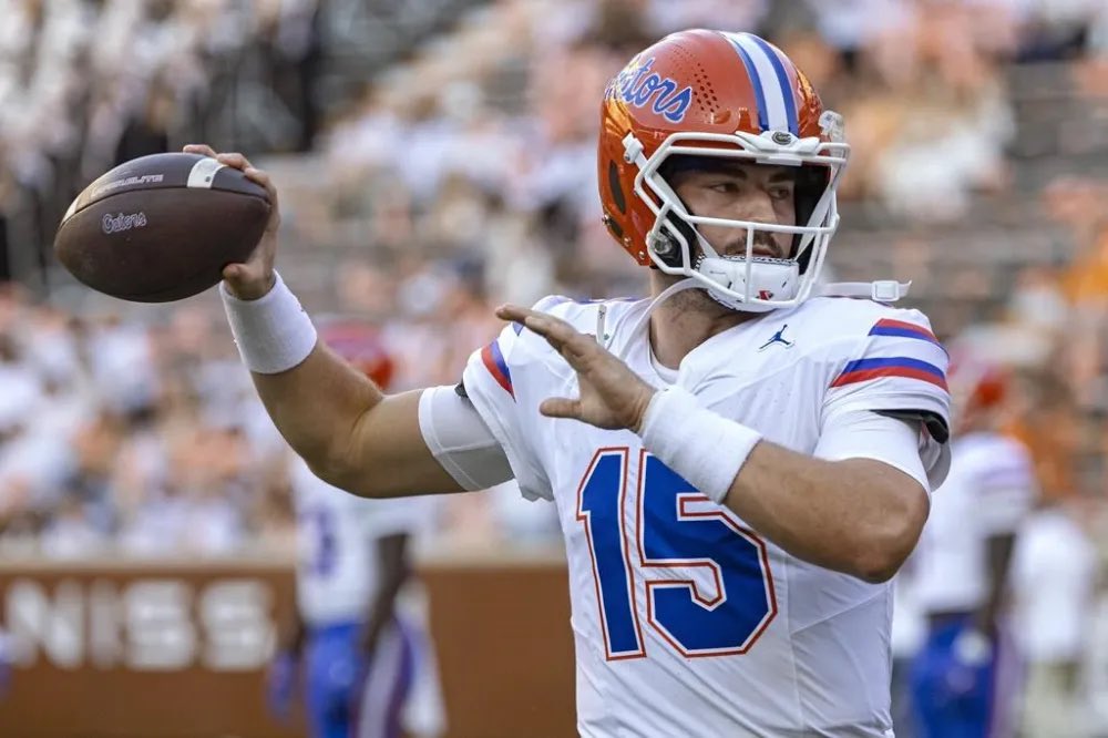 Graham Mertz career stats at Florida:

16 games played
73.7% competition
3694 passing yards
26 touchdowns
5 interceptions 
5 rushing touchdowns 

Thank you 15