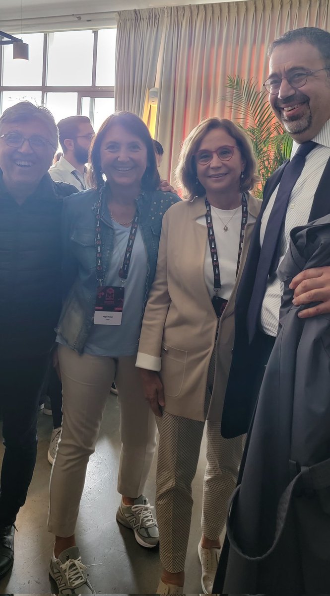 Daron Acemoğlu'nu Nobel için İsviçre öncesinde dinleme şansını yakaladık.
Kurumların oluşumu ve refahını nasıl etkilediği çalışmalarıyla  S. Johnson ve J.A.Robinson ile 2024 Yılı Nobel Ekonomi Ödülü kazandılar. Ülkemiz adına gurur verici 🇹🇷 <a href="/sertacersayin/">sertacersayin</a> #NobelPrize <a href="/NobelPrize/">The Nobel Prize</a>